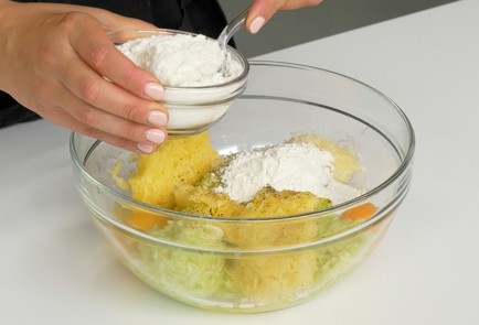 Фото шага рецепта Котлеты из кабачков с сыром 34225 шаг 6  