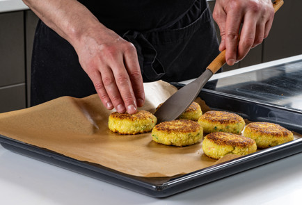 Фото шага рецепта Котлеты из капусты с острым соусом 191452 шаг 10  