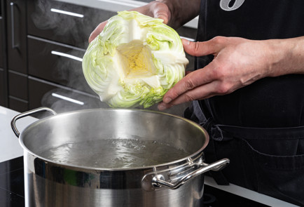 Фото шага рецепта Котлеты из капусты с острым соусом 191452 шаг 2  