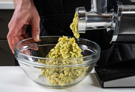 Фото шага рецепта Котлеты из капусты с острым соусом 191452 шаг 7  