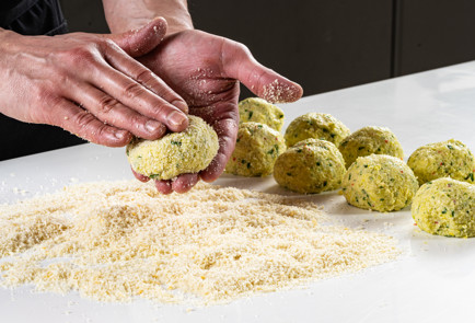 Фото шага рецепта Котлеты из капусты с острым соусом 191452 шаг 8  