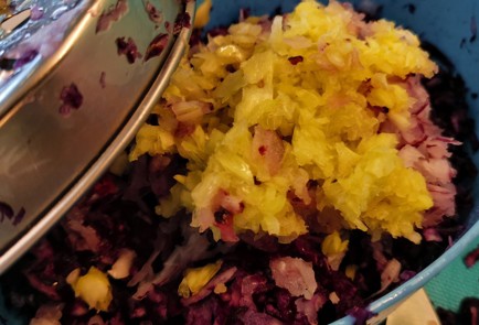 Фото шага рецепта Котлеты из краснокочанной капусты 152872 шаг 3  