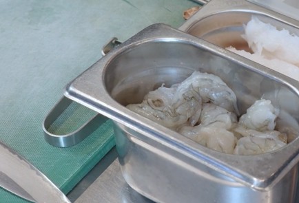 Фото шага рецепта Котлеты из креветок и трески 186407 шаг 1  