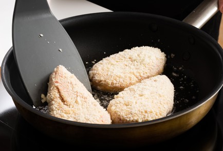 Фото шага рецепта Котлеты из курицы и телятины 139264 шаг 8  