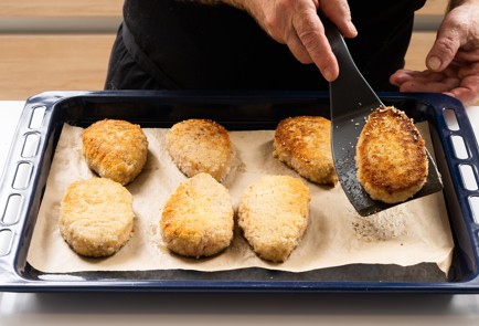 Фото шага рецепта Котлеты из курицы и телятины 139264 шаг 9  