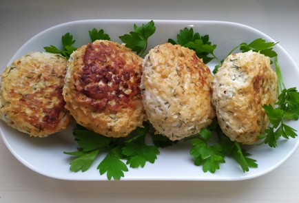 Фото шага рецепта Котлеты из куриного филе с творогом 189398 шаг 11  