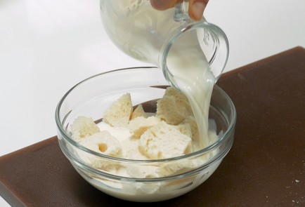 Фото шага рецепта Котлеты из куриной грудки 140647 шаг 1