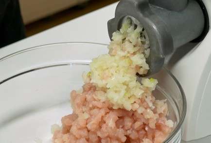 Фото шага рецепта Котлеты из куриной грудки 140647 шаг 3