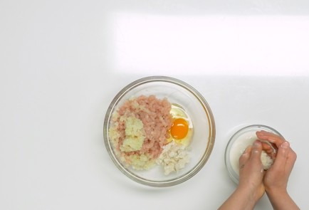 Фото шага рецепта Котлеты из куриной грудки 140647 шаг 4