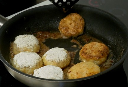 Фото шага рецепта Котлеты из куриной грудки 140647 шаг 8