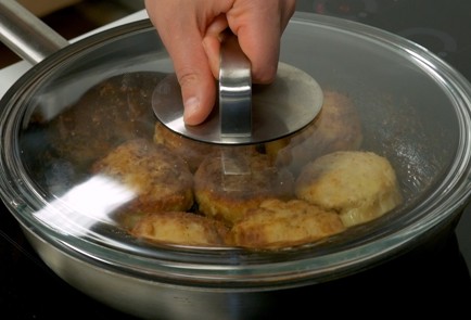 Фото шага рецепта Котлеты из куриной грудки 140647 шаг 9