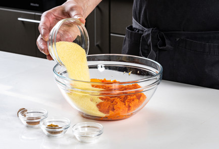 Фото шага рецепта Котлеты из моркови 191450 шаг 4  