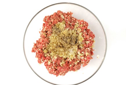 Фото шага рецепта Котлеты из мраморной говядины 58184 шаг 1