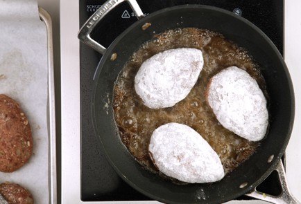 Фото шага рецепта Котлеты из мраморной говядины 58184 шаг 2