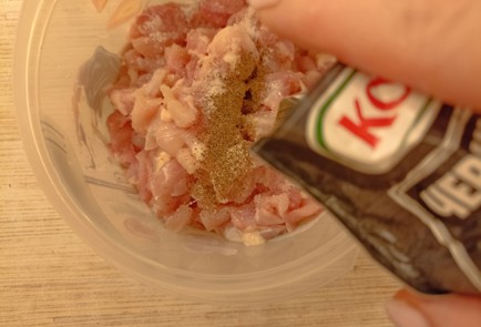 Фото шага рецепта Котлеты из рубленой курицы поминистерски 191176 шаг 4  