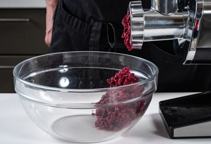 Фото шага рецепта Котлеты из свеклы с фетой и базиликом 191445 шаг 7  