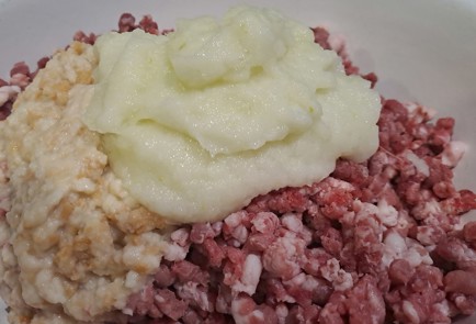 Фото шага рецепта Котлеты из свинины в духовке 188600 шаг 6  