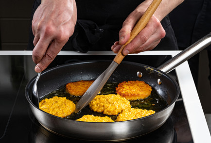 Фото шага рецепта Котлеты из тыквы 191552 шаг 11  