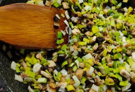 Фото шага рецепта Котлеты куриные с шампиньонами и пореем 191464 шаг 11