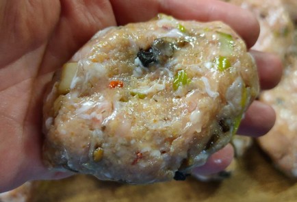 Фото шага рецепта Котлеты куриные с шампиньонами и пореем 191464 шаг 14