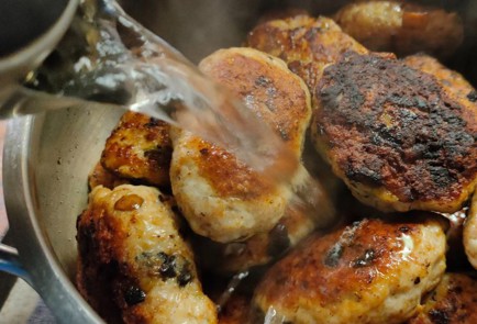 Фото шага рецепта Котлеты куриные с шампиньонами и пореем 191464 шаг 17