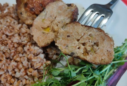 Фото шага рецепта Котлеты куриные с шампиньонами и пореем 191464 шаг 20