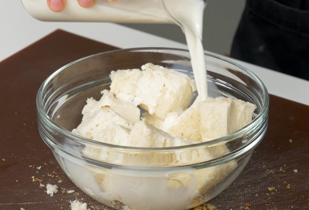 Фото шага рецепта Котлеты на пару 151389 шаг 1  