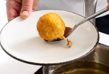 Фото шага рецепта Котлеты покиевски из перепелки с тыквенным соусом и картофельным пюре 140794 шаг 13  