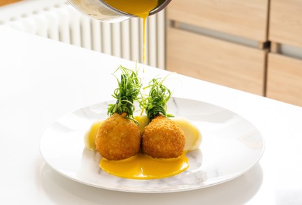 Фото шага рецепта Котлеты покиевски из перепелки с тыквенным соусом и картофельным пюре 140794 шаг 18  