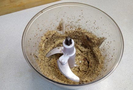 Фото шага рецепта Котлеты с грецким орехом и зеленью 190953 шаг 2  