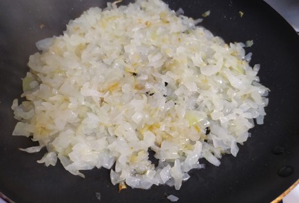 Фото шага рецепта Котлеты с хлебом и фаршем 189839 шаг 2  