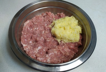 Фото шага рецепта Котлеты с хлебом и фаршем 189839 шаг 4  