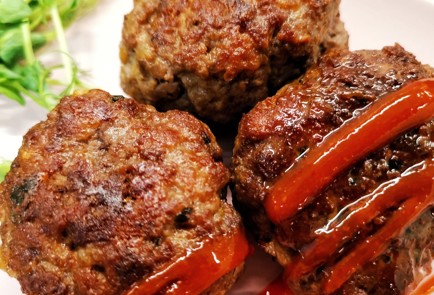 Фото шага рецепта Котлеты с лисичками сыром и базиликом 152666 шаг 10