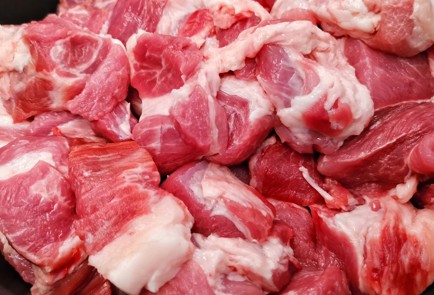 Фото шага рецепта Котлеты с лисичками сыром и базиликом 152666 шаг 2