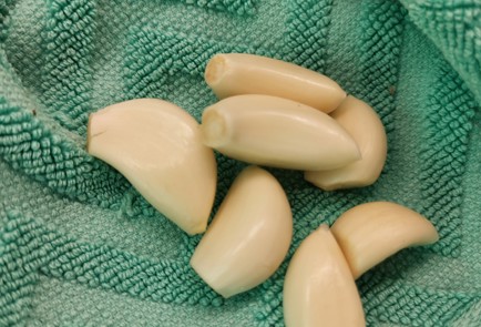 Фото шага рецепта Котлеты с лисичками сыром и базиликом 152666 шаг 3