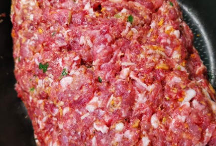 Фото шага рецепта Котлеты с лисичками сыром и базиликом 152666 шаг 9