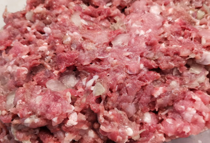 Фото шага рецепта Котлеты с моцареллой из двух видов фарша 152083 шаг 1  