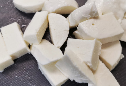 Фото шага рецепта Котлеты с моцареллой из двух видов фарша 152083 шаг 4  