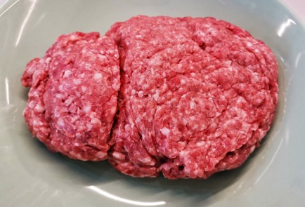 Фото шага рецепта Котлеты с начинкойкапрезе 150971 шаг 1