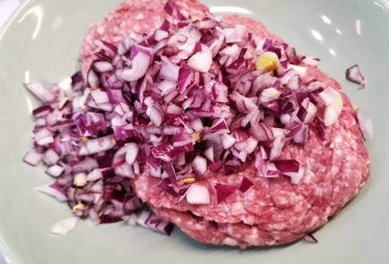 Фото шага рецепта Котлеты с начинкойкапрезе 150971 шаг 3