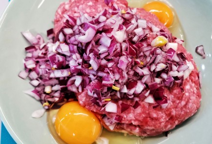 Фото шага рецепта Котлеты с начинкойкапрезе 150971 шаг 4