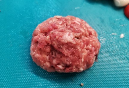 Фото шага рецепта Котлеты с начинкойкапрезе 150971 шаг 8