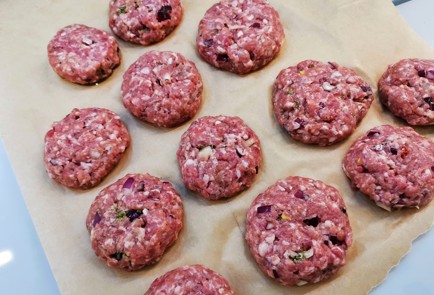 Фото шага рецепта Котлеты с начинкойкапрезе 150971 шаг 9