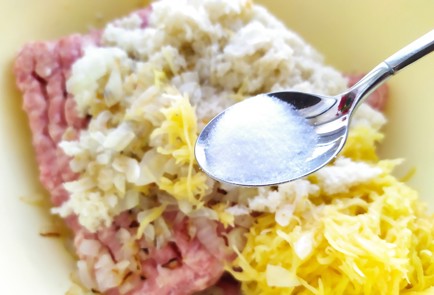 Фото шага рецепта Котлеты с начинкой в духовке 189286 шаг 5  