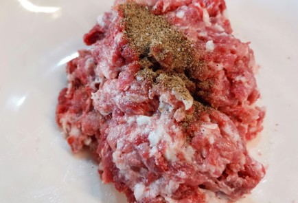 Фото шага рецепта Котлеты с сыром дорблю 174876 шаг 3  