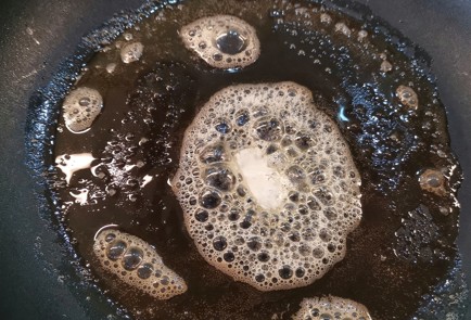 Фото шага рецепта Котлеты с сыром дорблю 174876 шаг 7  