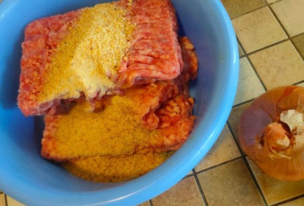 Фото шага рецепта Котлеты свиноговяжьи подомашнему 176167 шаг 2  