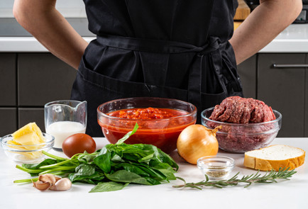 Фото шага рецепта Котлеты в духовке с томатным соусом 191372 шаг 1  