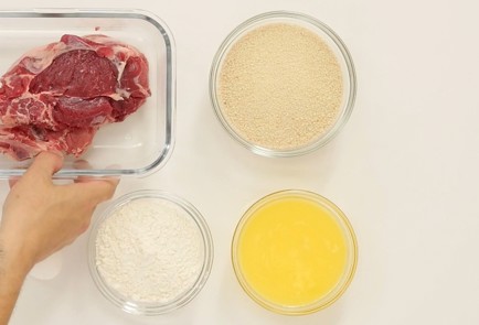 Фото шага рецепта Котлета помилански 125541 шаг 1  