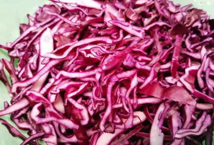 Фото шага рецепта Коулсло из краснокочанной капусты с халапеньо 175526 шаг 1  